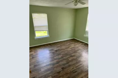 527 W 8th Street, Freeport, TX 77541 - Photo 7