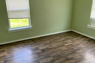 527 W 8th St, Freeport, TX 77541 - Photo 7