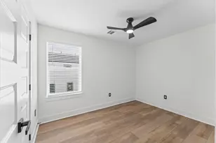 8605 Amadwe St, Houston, TX 77051 - Photo 17