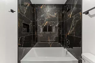 8605 Amadwe St, Houston, TX 77051 - Photo 15