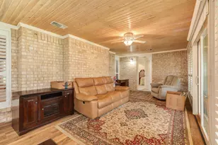 712 Browning St, Angleton, TX 77515 - Photo 23