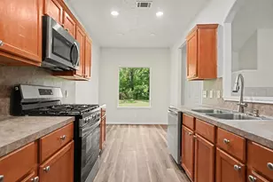 602 Marblehead St, Dayton, TX 77535 - Photo 7
