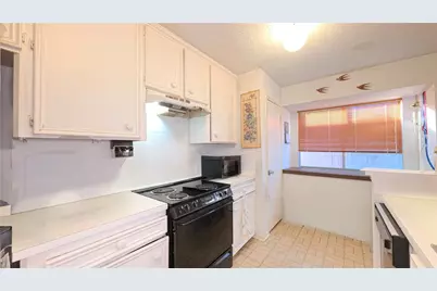 8650 Maplecrest Drive, Houston, TX 77099 - Photo 9