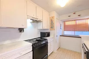 8650 Maplecrest Dr, Houston, TX 77099 - Photo 9