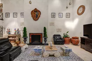 526 Bolton Pl, Houston, TX 77024 - Photo 11