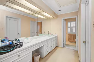 526 Bolton Pl, Houston, TX 77024 - Photo 39