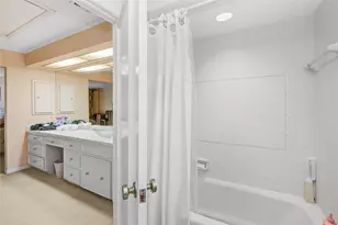 526 Bolton Pl, Houston, TX 77024 - Photo 39