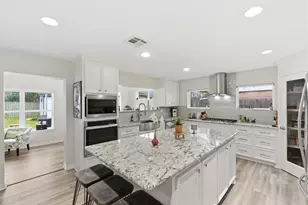 5807 Ettrick Dr, Houston, TX 77035 - Photo 11