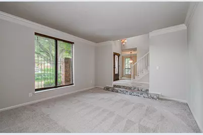2 Hickory Shadows Drive, Houston, TX 77055 - Photo 9