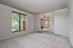 2 Hickory Shadows Dr, Houston, TX 77055 - Photo 9