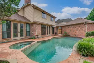 2 Hickory Shadows Dr, Houston, TX 77055 - Photo 1