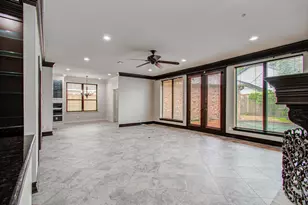 2 Hickory Shadows Dr, Houston, TX 77055 - Photo 17