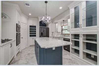 2 Hickory Shadows Drive, Houston, TX 77055 - Photo 23