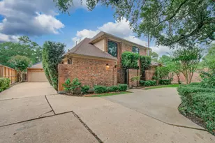 2 Hickory Shadows Dr, Houston, TX 77055 - Photo 3