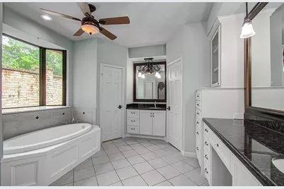 2 Hickory Shadows Drive, Houston, TX 77055 - Photo 33
