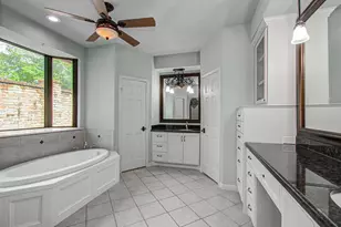 2 Hickory Shadows Dr, Houston, TX 77055 - Photo 33