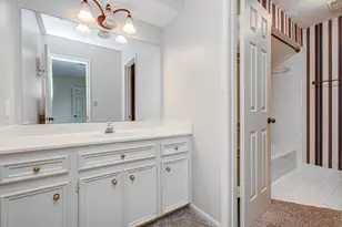 2 Hickory Shadows Dr, Houston, TX 77055 - Photo 41