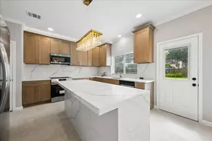 1306 Hunter Wood Dr, League City, TX 77573 - Photo 11
