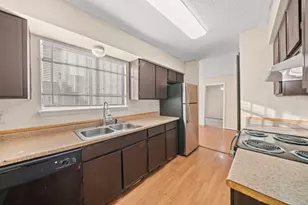 6701 Sands Point Dr, Houston, TX 77074 - Photo 9