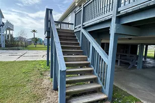 989 Alberdie Dr, Crystal Beach, TX 77650 - Photo 7