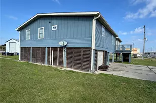 989 Alberdie Dr, Crystal Beach, TX 77650 - Photo 5