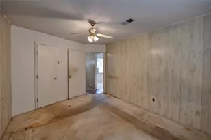 921 E 3rd St, Bellville, TX 77418 - Photo 13