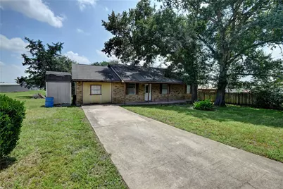 921 E 3rd Street, Bellville, TX 77418 - Photo 3