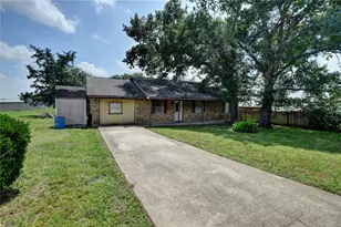 921 E 3rd St, Bellville, TX 77418 - Photo 3