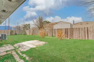 11927 Loveland Pass Dr, Houston, TX 77067 - Photo 5