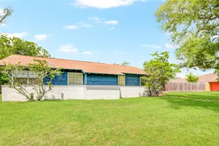 1414 W 9th St, Freeport, TX 77541 - Photo 3