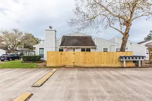 21 Hideaway Dr, Friendswood, TX 77546 - Photo 1