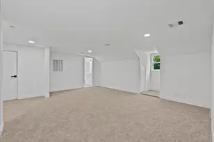 8011 Richmond Ave, Houston, TX 77063 - Photo 21