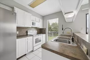 30 Lakewood Ln, Seabrook, TX 77586 - Photo 9