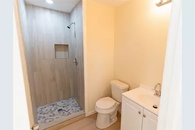 4425 7th Street, Bacliff, TX 77518 - Photo 9