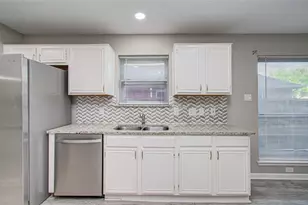 2005 Village Park Dr, Missouri City, TX 77489 - Photo 9