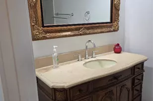 1016 E Tri Oaks Ln Ln, Houston, TX 77043 - Photo 9