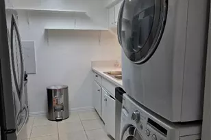 1016 E Tri Oaks Ln Ln, Houston, TX 77043 - Photo 7