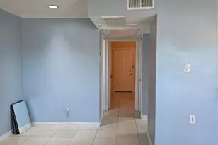 1016 E Tri Oaks Ln Ln, Houston, TX 77043 - Photo 11