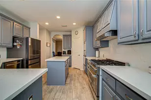 105 Hawke Bay Ln, Friendswood, TX 77546 - Photo 13