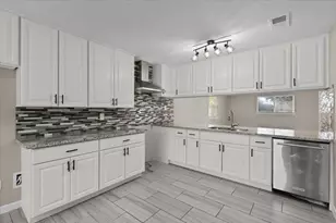 3405 Meadowlark Ln, Alvin, TX 77511 - Photo 9