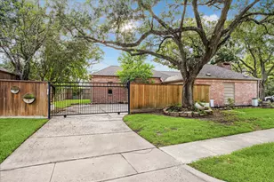 11803 Warwickshire Ct, Houston, TX 77077 - Photo 19