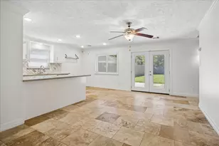 5019 Kinglet St, Houston, TX 77035 - Photo 9
