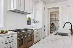 107 E 24th St, Houston, TX 77008 - Photo 13