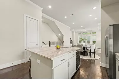 5849 E Post Oak Lane, Houston, TX 77055 - Photo 11