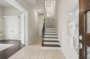 5849 E Post Oak Ln, Houston, TX 77055 - Photo 3