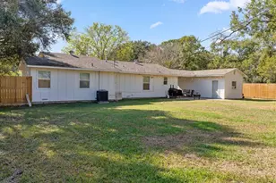 804 Peach St, El Campo, TX 77437 - Photo 37