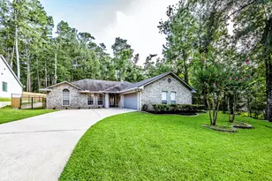 1977 Greentree Dr, Huntsville, TX 77340 - Photo 3