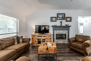 1977 Greentree Dr, Huntsville, TX 77340 - Photo 9