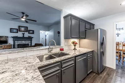 1977 Greentree Drive, Huntsville, TX 77340 - Photo 17