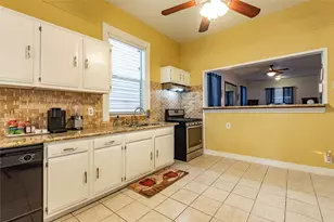 2809 Bernardo De Galvez Ave, Galveston, TX 77550 - Photo 11